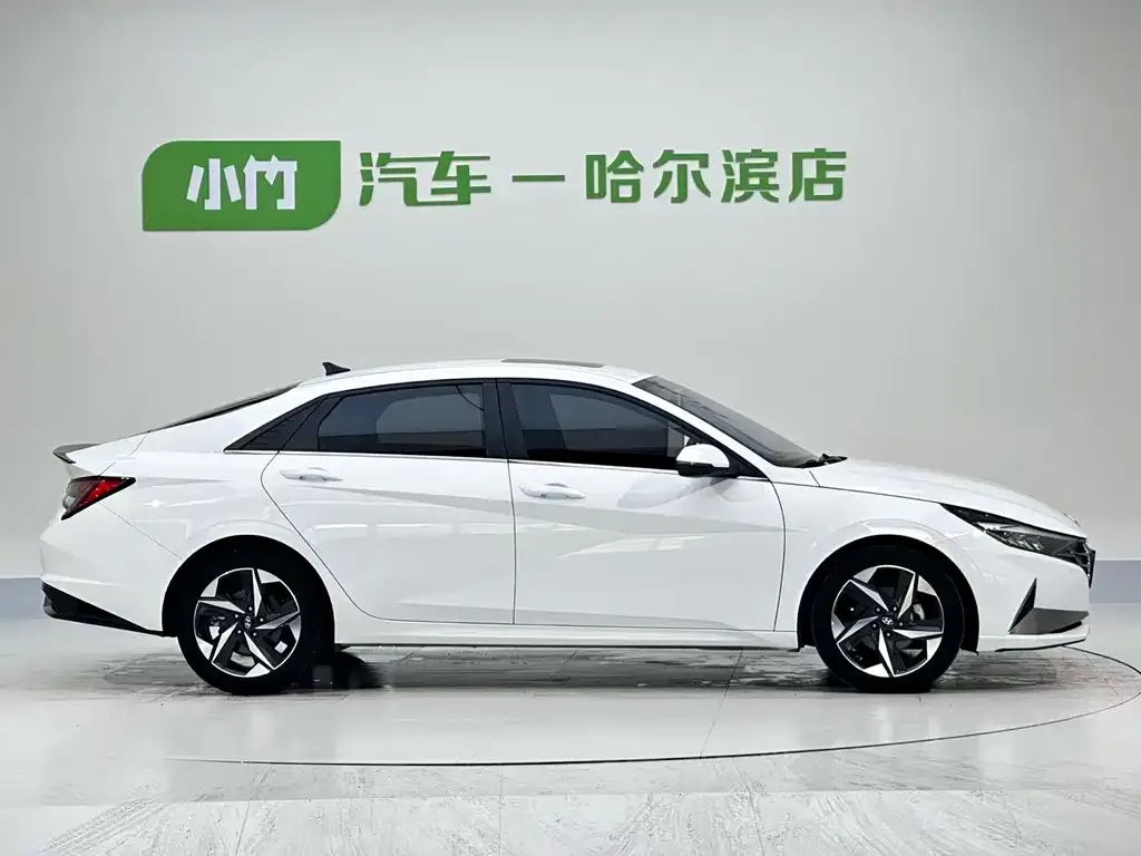 Hyundai Elantra — фото 5