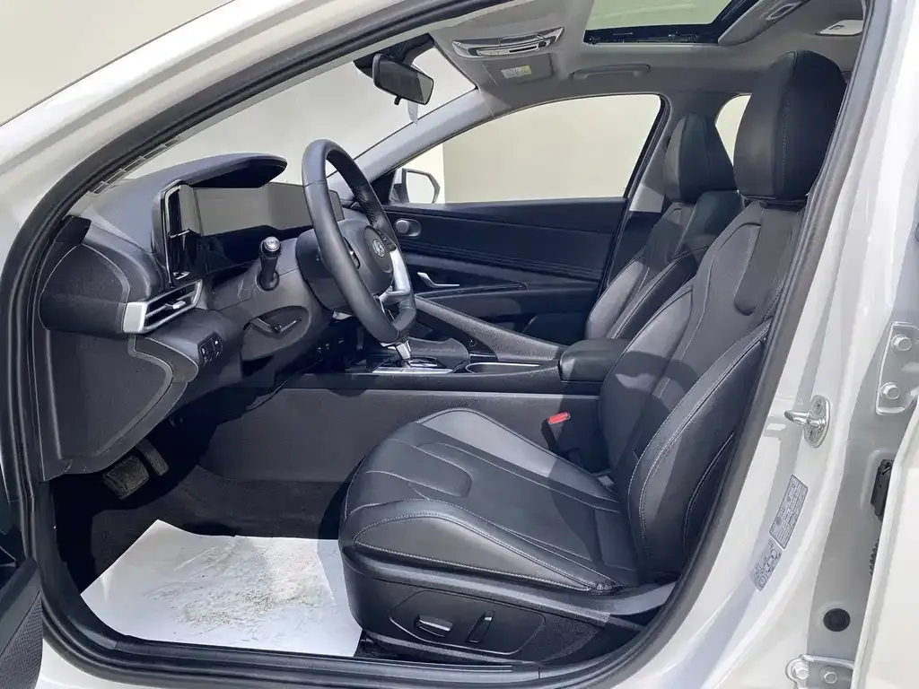 Hyundai Elantra — фото 10