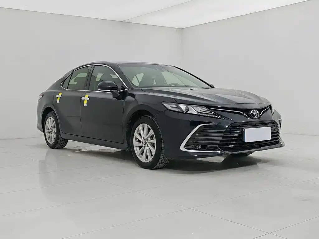 Toyota Camry — фото 2