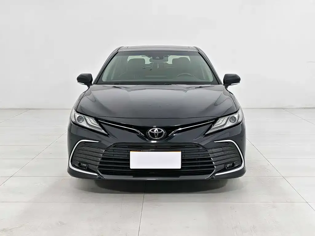 Toyota Camry — фото 9