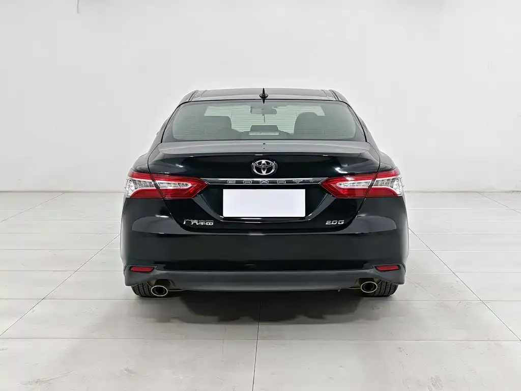 Toyota Camry — фото 8