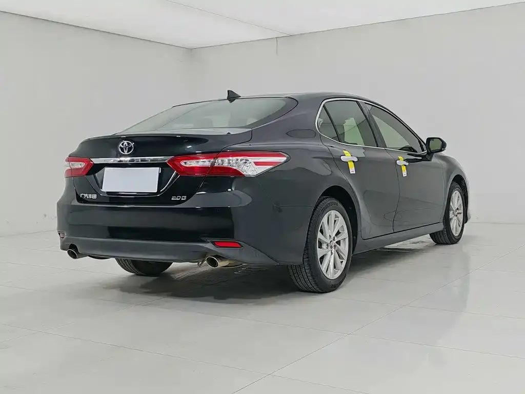 Toyota Camry — фото 3