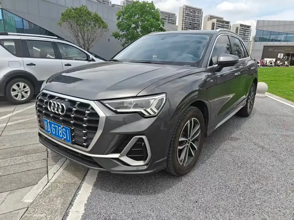 Audi Q3 — фото 1