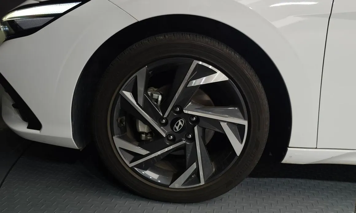 Hyundai AVANTE — фото 3