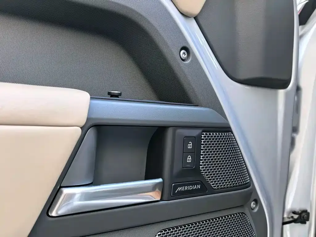 Land Rover Defender — фото 10