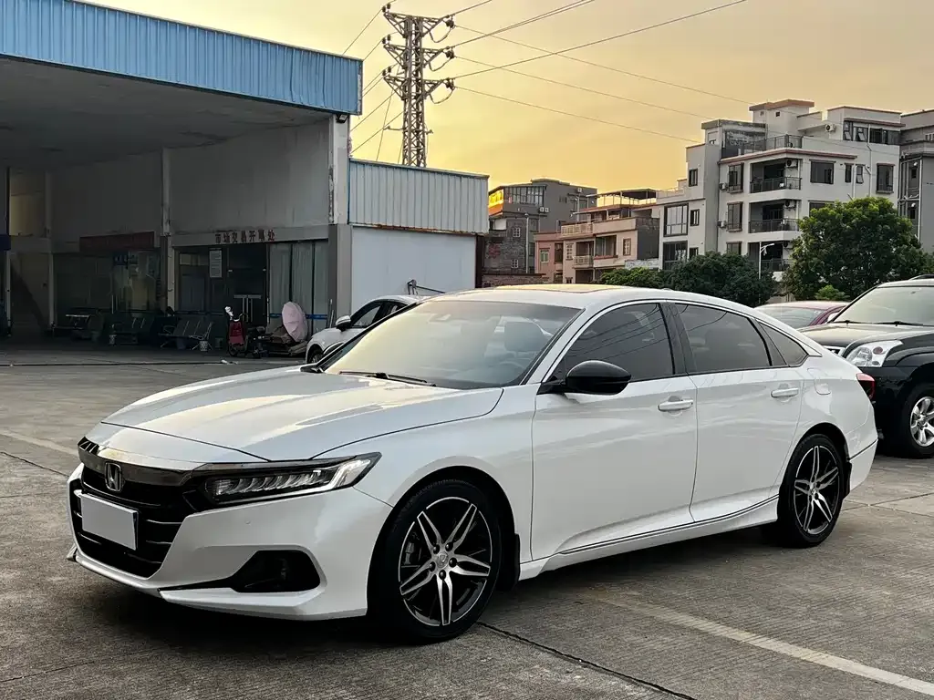 Honda Accord — фото 1