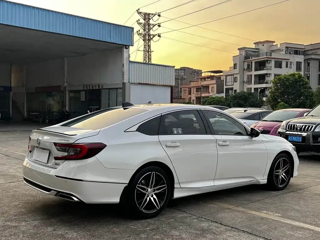 Honda Accord — фото 6