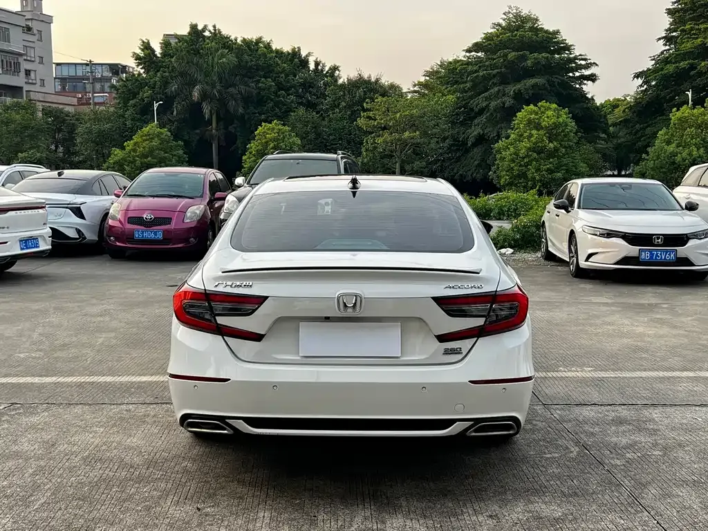 Honda Accord — фото 4