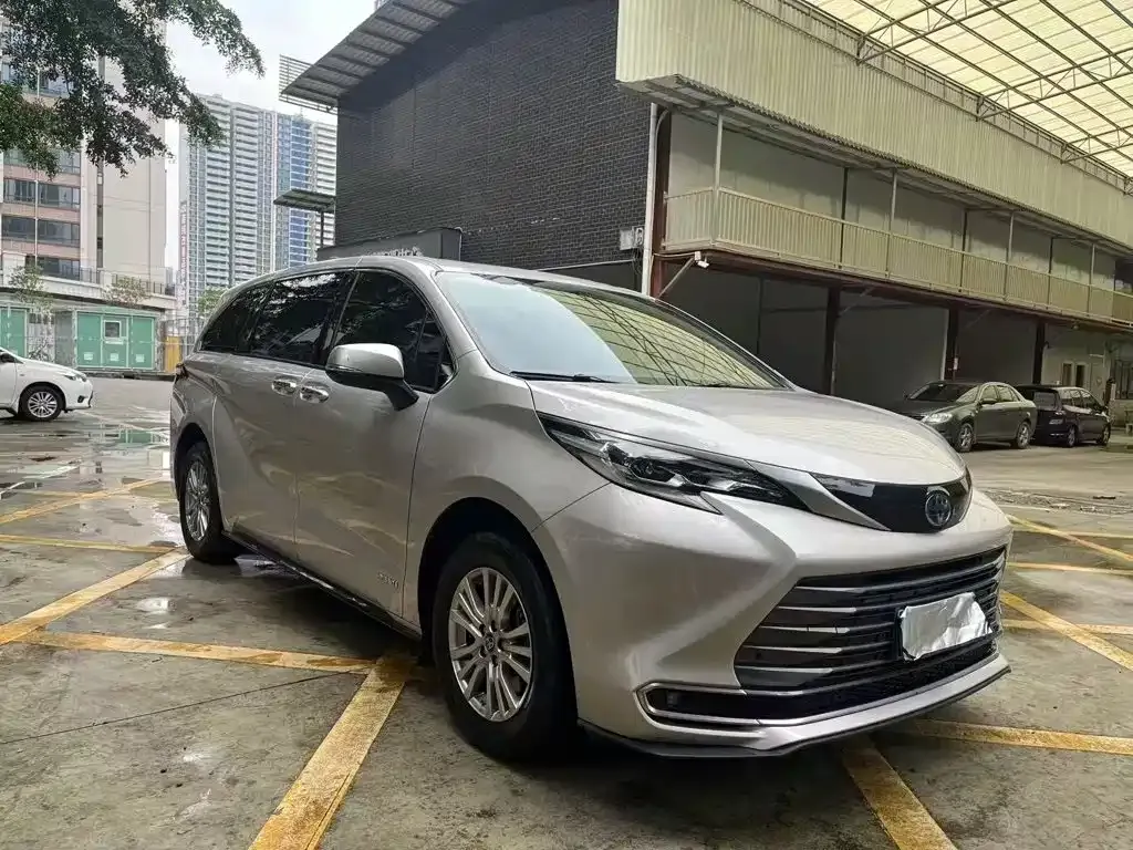 Toyota Sienna — фото 4