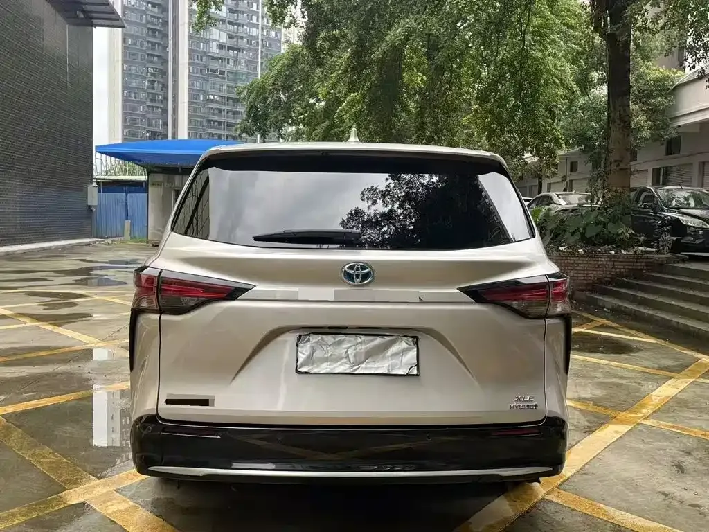 Toyota Sienna — фото 8