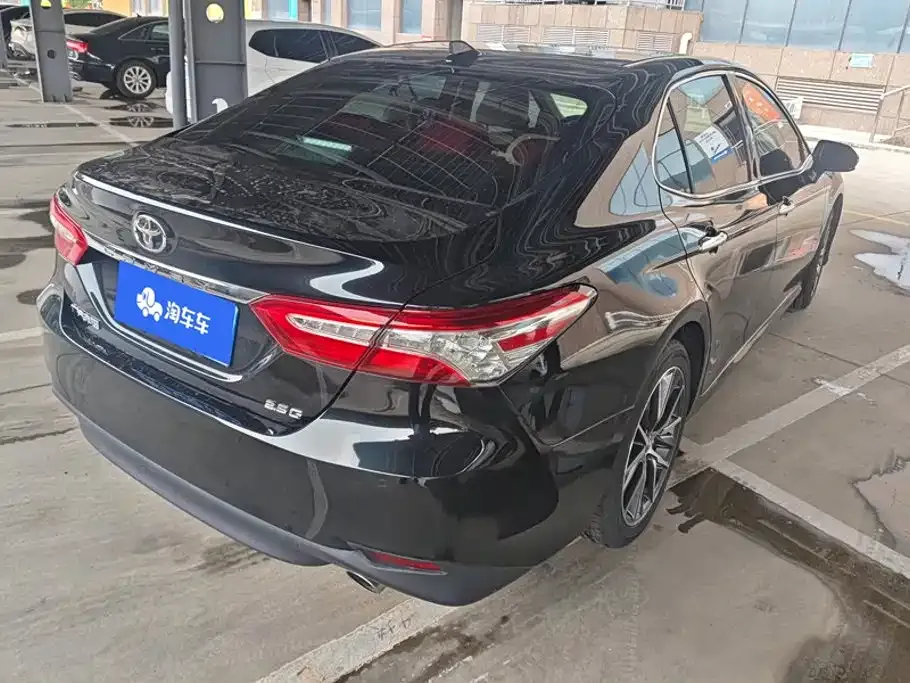 Toyota Camry — фото 10