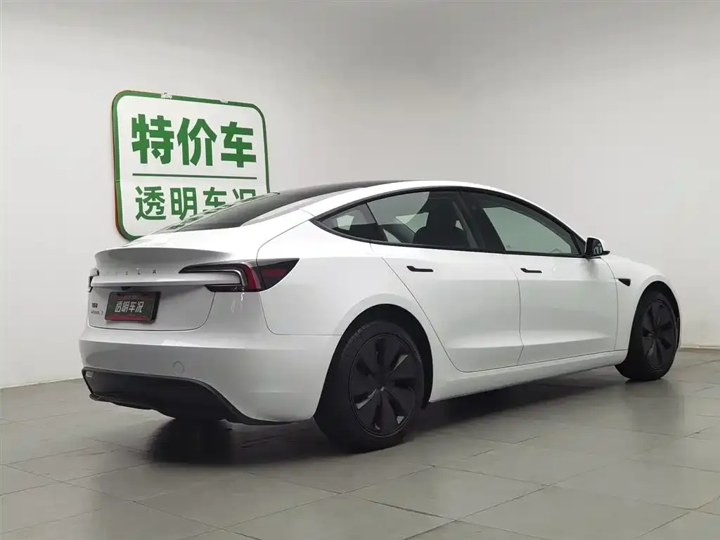 Tesla Model 3 — фото 7
