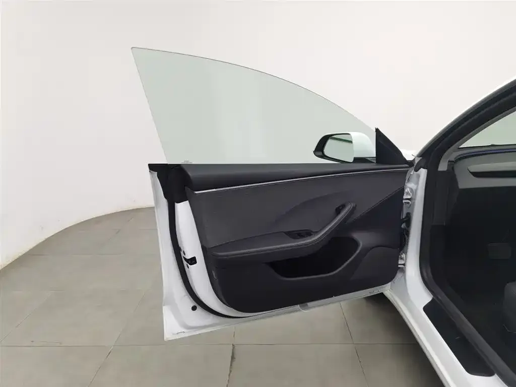 Tesla Model 3 — фото 3