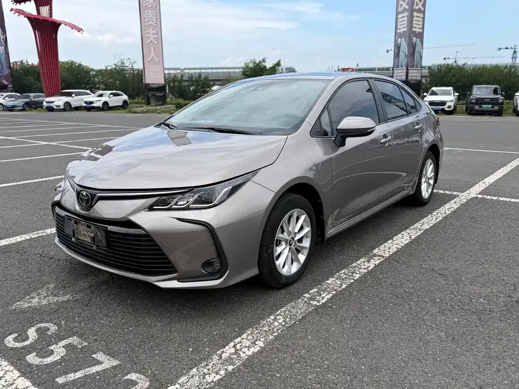 Toyota Corolla — фото 1