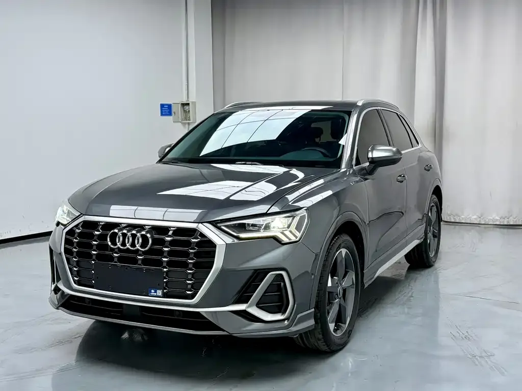 Audi Q3 — фото 1