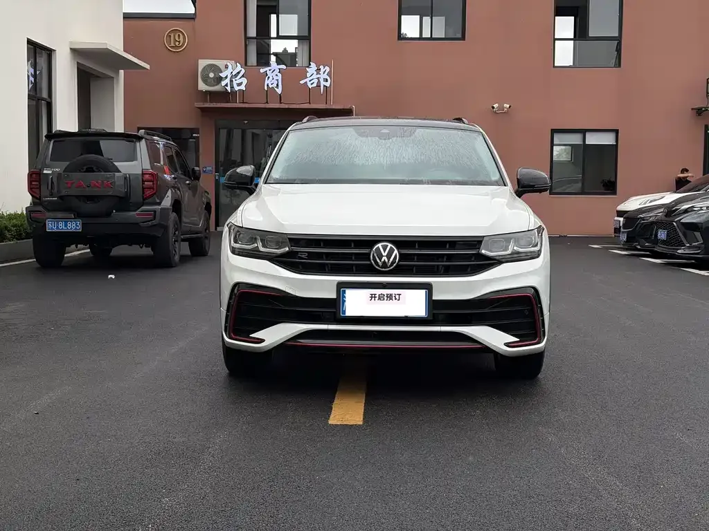 Volkswagen Tiguan X — фото 1