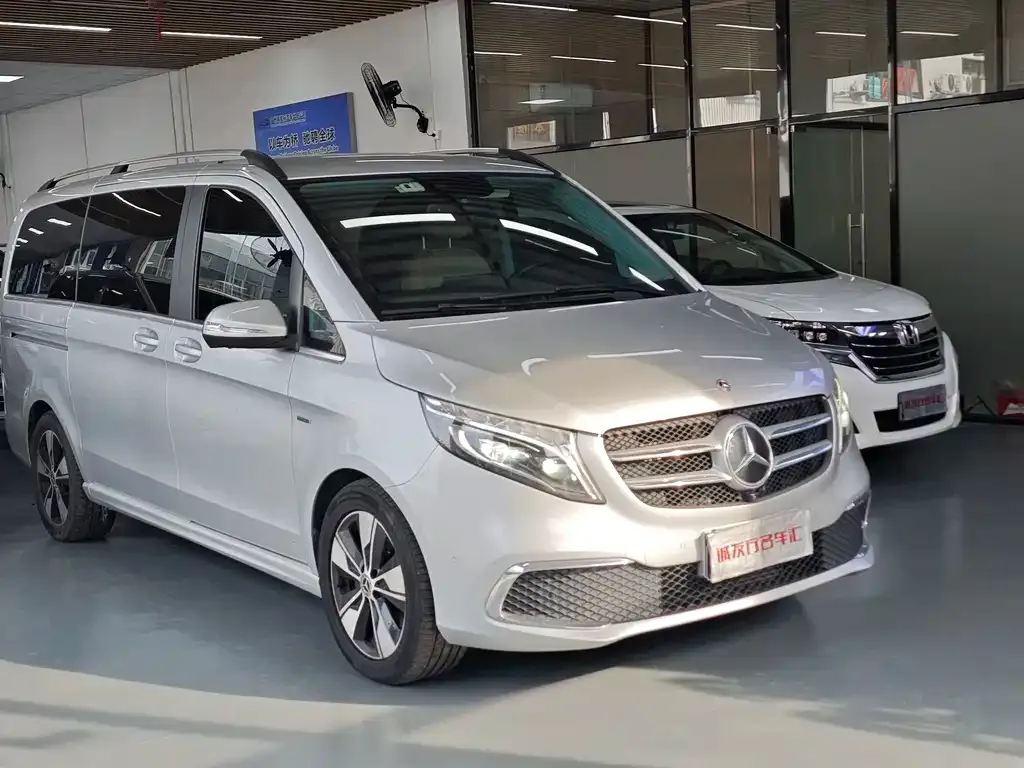 Mercedes-Benz V-Class — фото 10