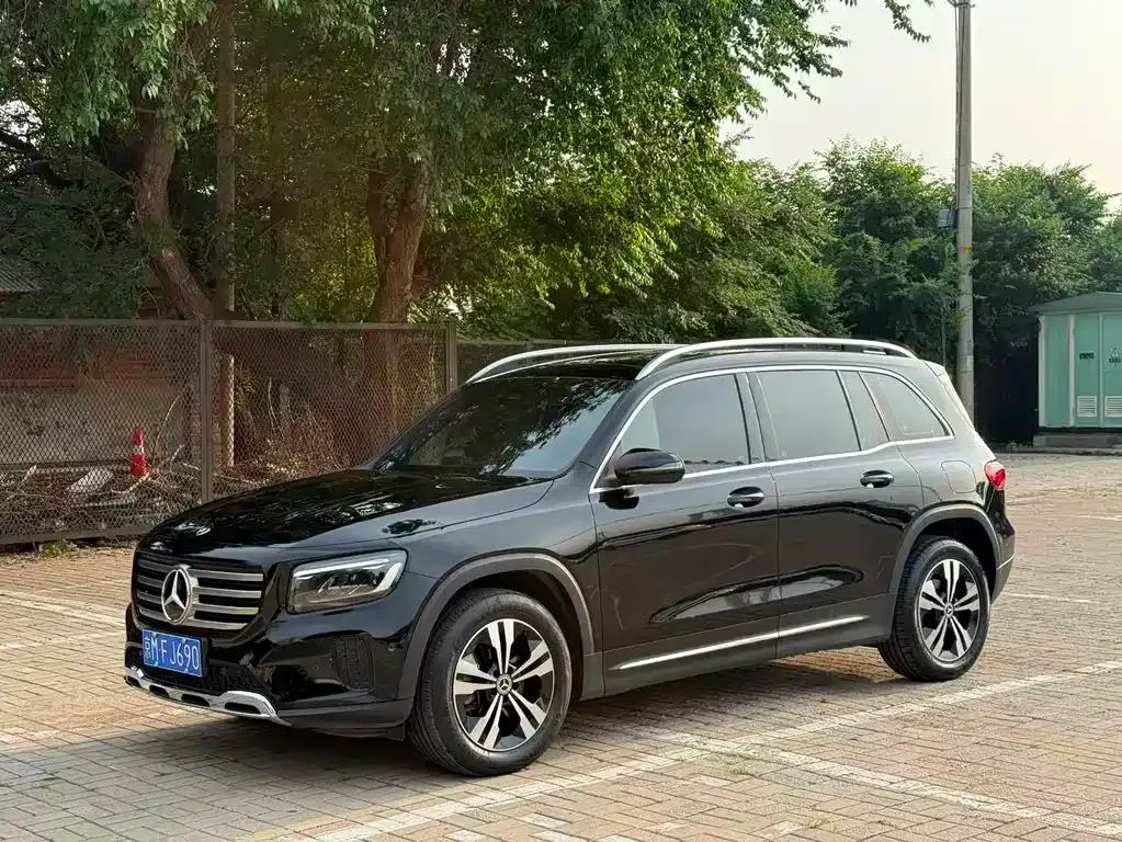 Mercedes-Benz GLB — фото 1
