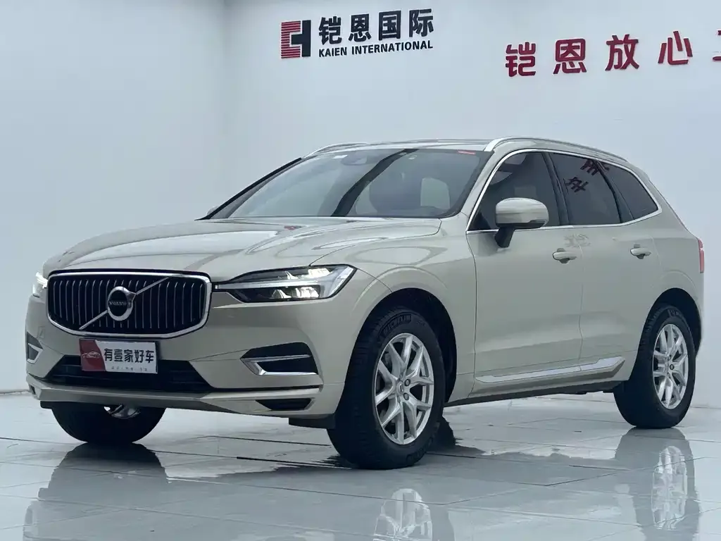Volvo XC60 — фото 1