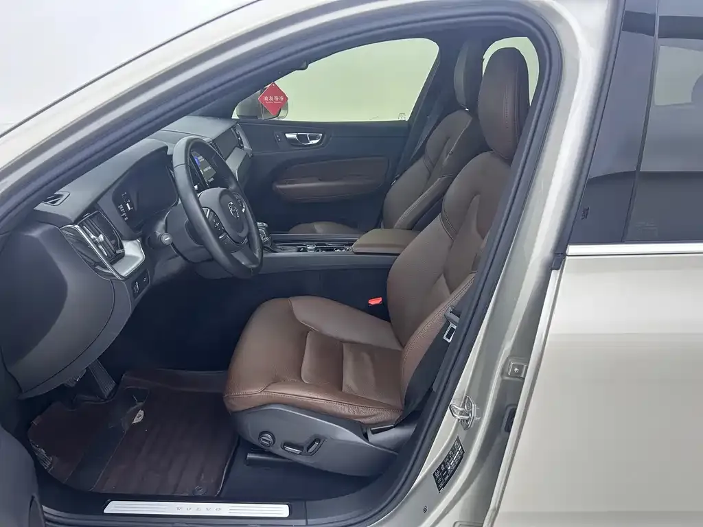 Volvo XC60 — фото 2