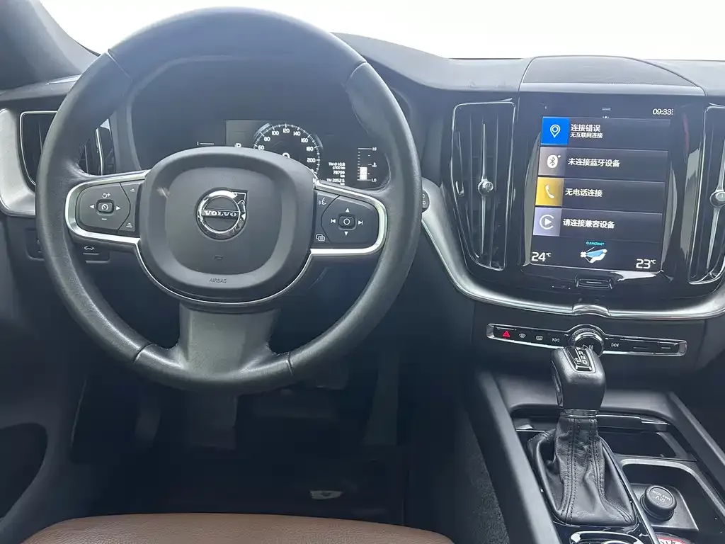 Volvo XC60 — фото 9