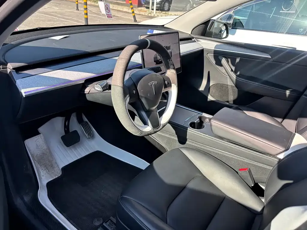 Tesla Model Y — фото 2
