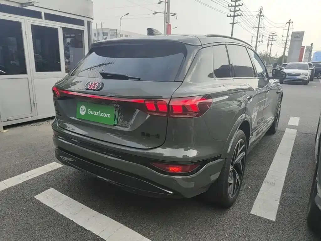 Audi Q6L e-tron — фото 3