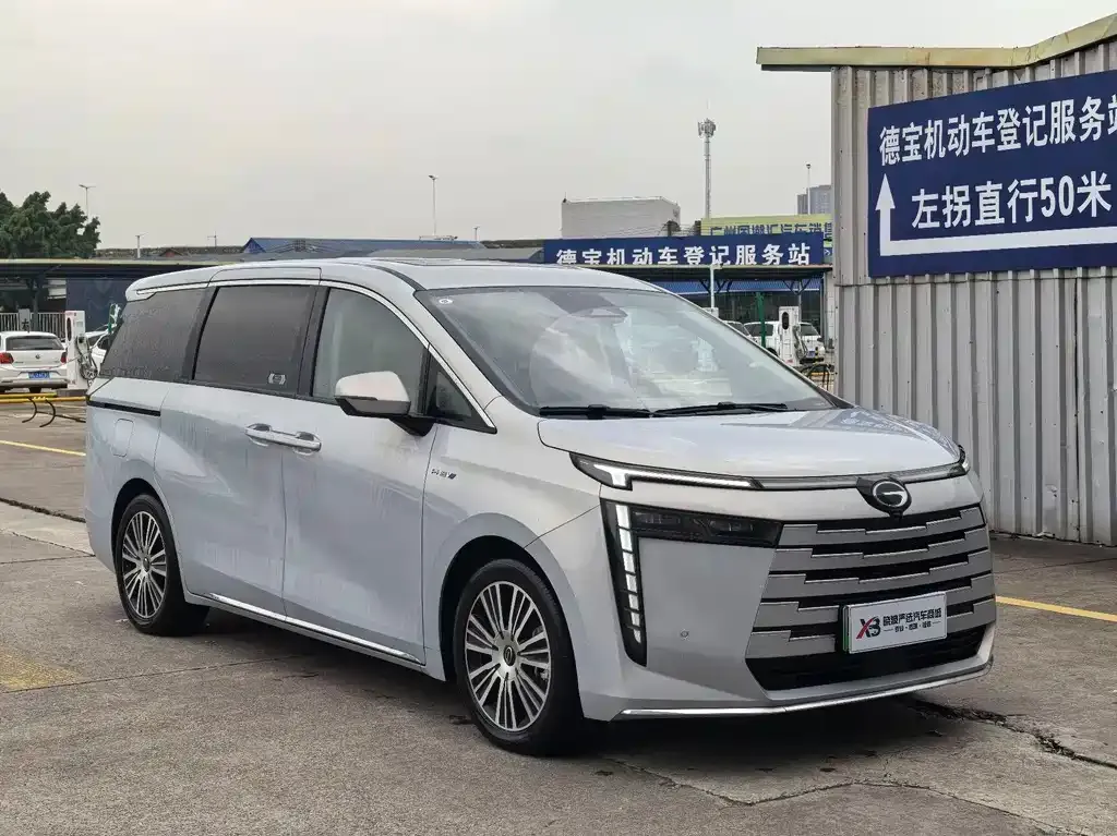 GAC Motor 传祺E8 PHEV — фото 6