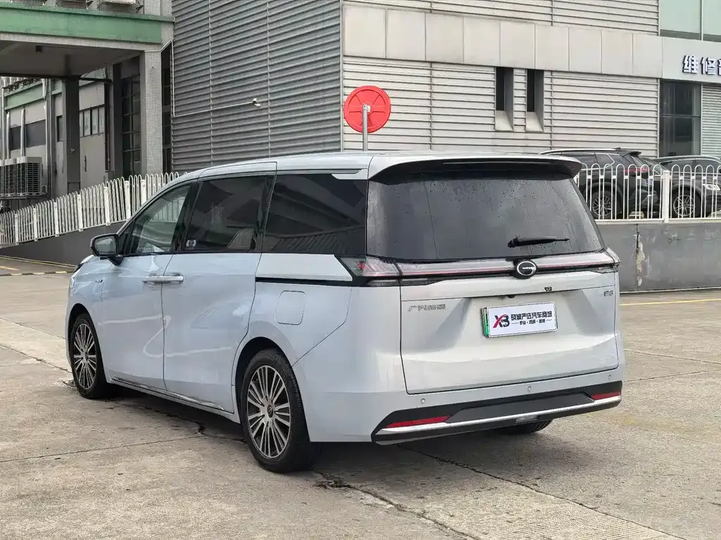 GAC Motor 传祺E8 PHEV — фото 2