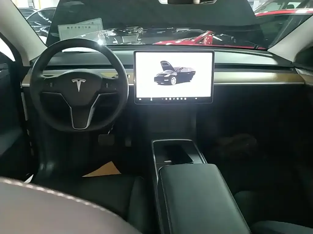 Tesla Model Y — фото 3