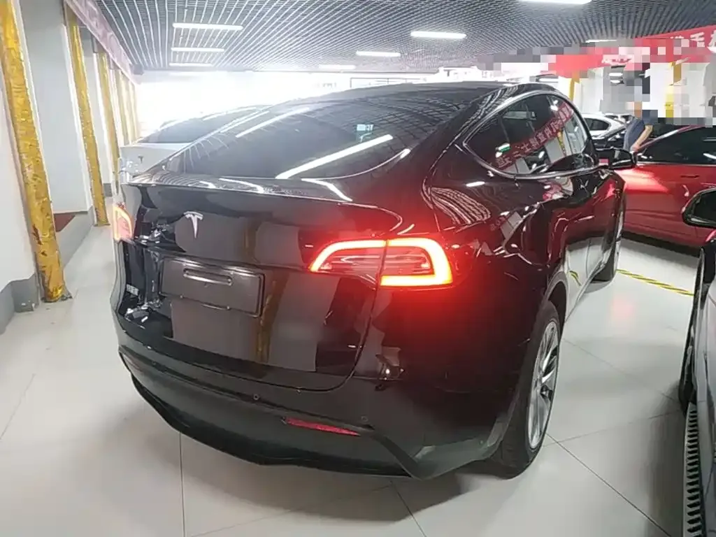 Tesla Model Y — фото 4