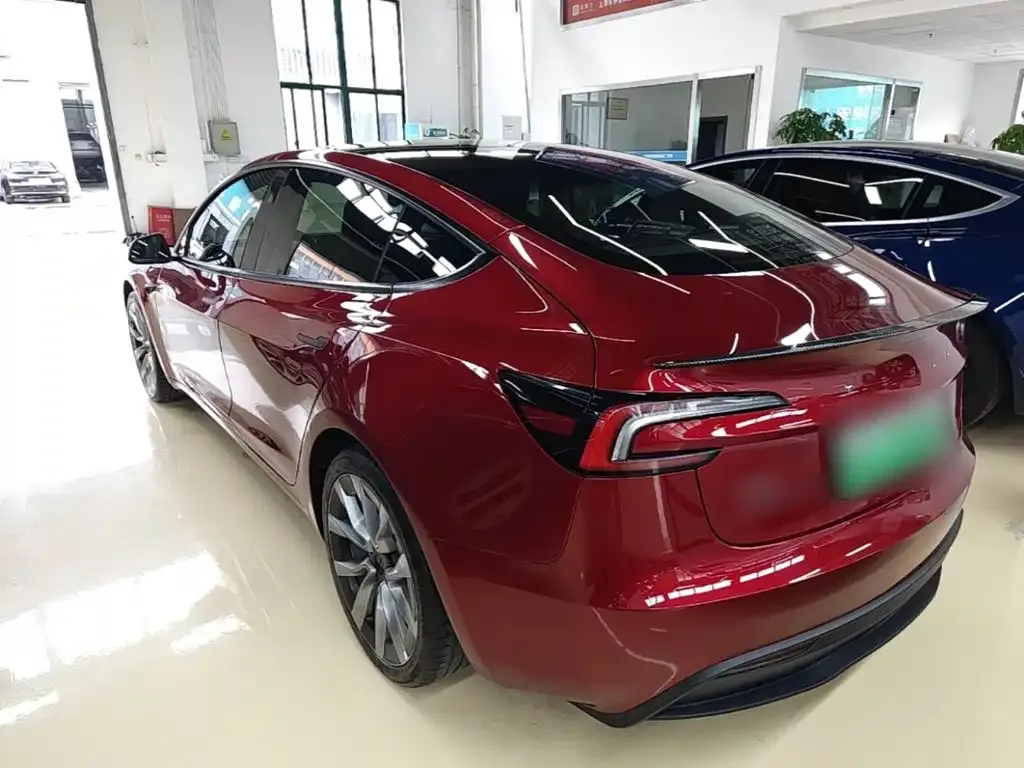 Tesla Model 3 — фото 3