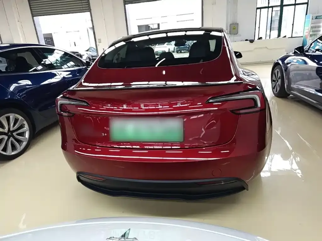 Tesla Model 3 — фото 4