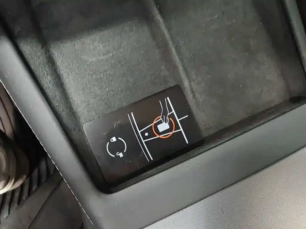 Tesla Model 3 — фото 2