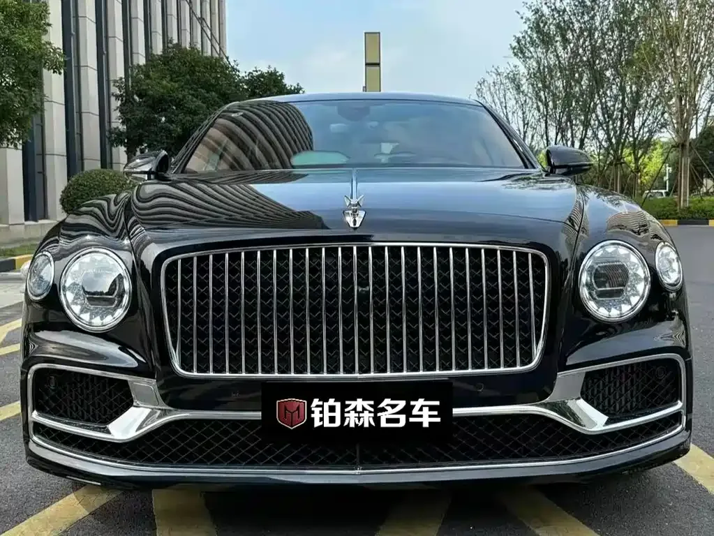 Bentley Flying Spur — фото 1