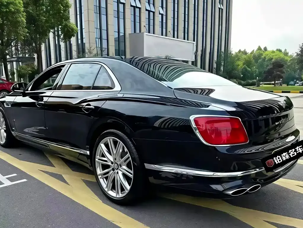 Bentley Flying Spur — фото 9