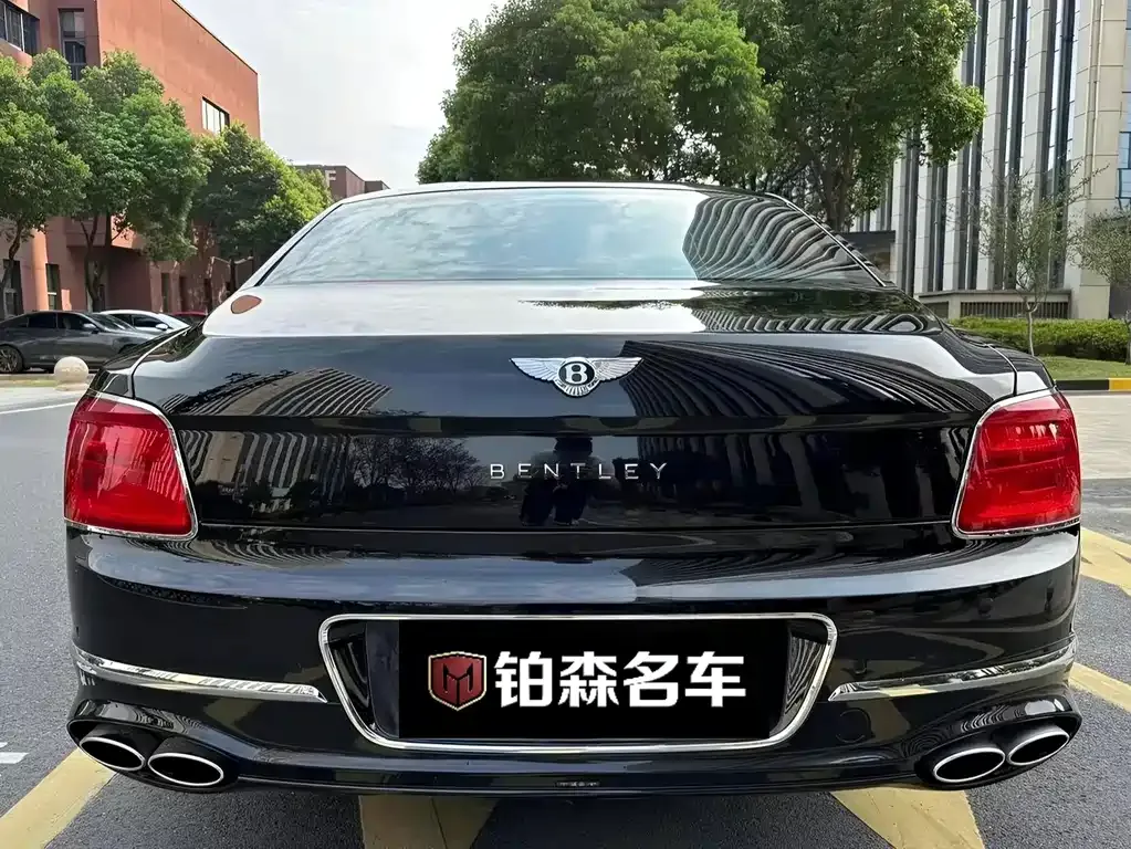 Bentley Flying Spur — фото 3