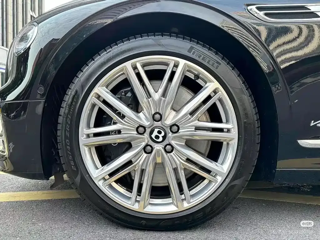 Bentley Flying Spur — фото 8