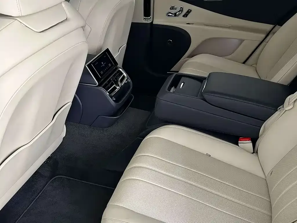 Bentley Flying Spur — фото 4