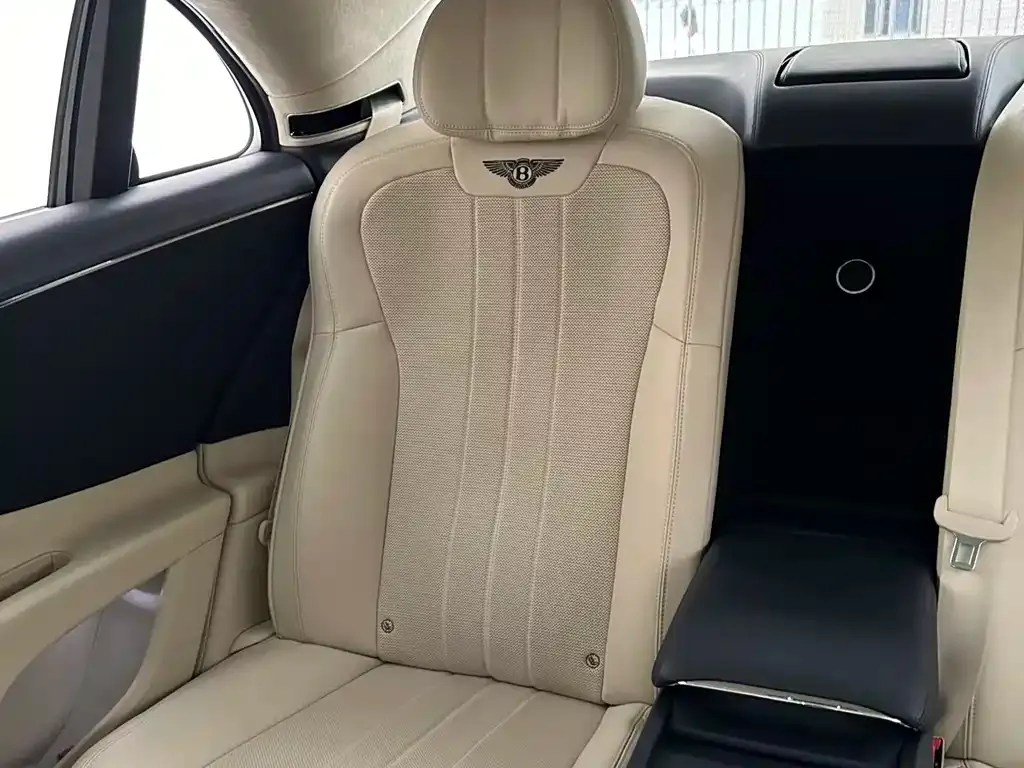 Bentley Flying Spur — фото 2