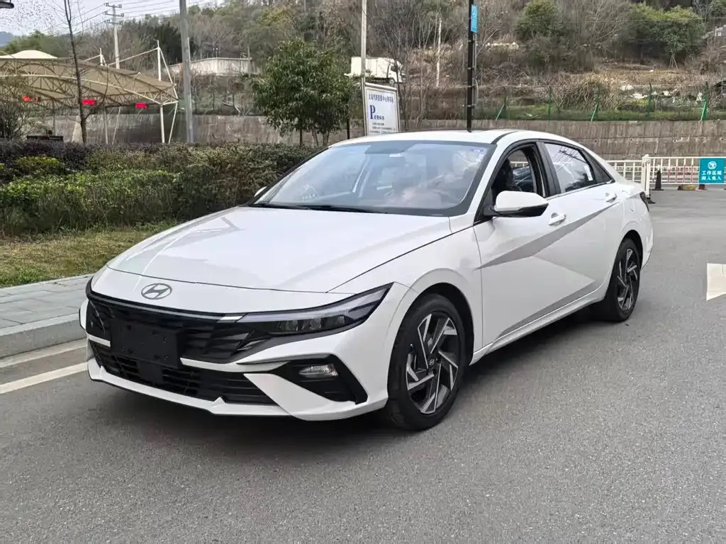 Hyundai Elantra — фото 7