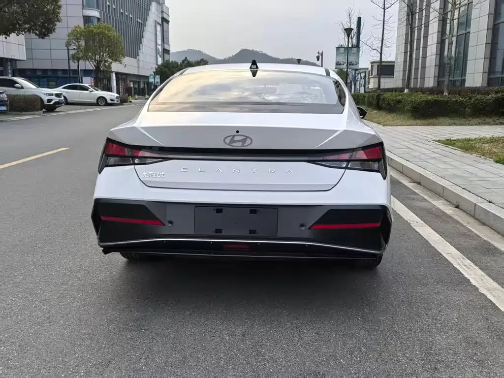 Hyundai Elantra — фото 4