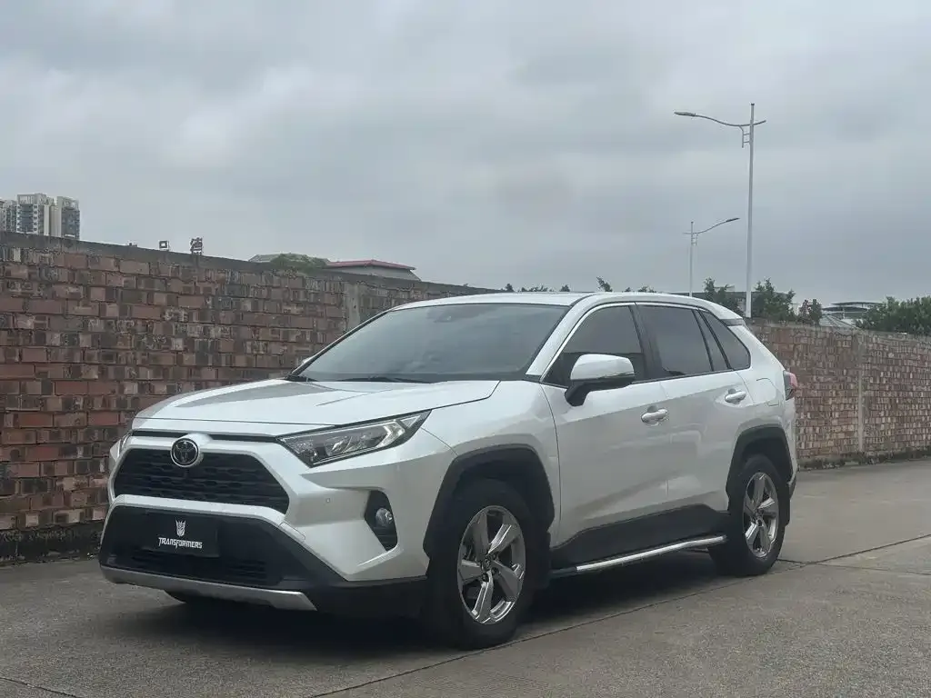 Toyota RAV4 — фото 9