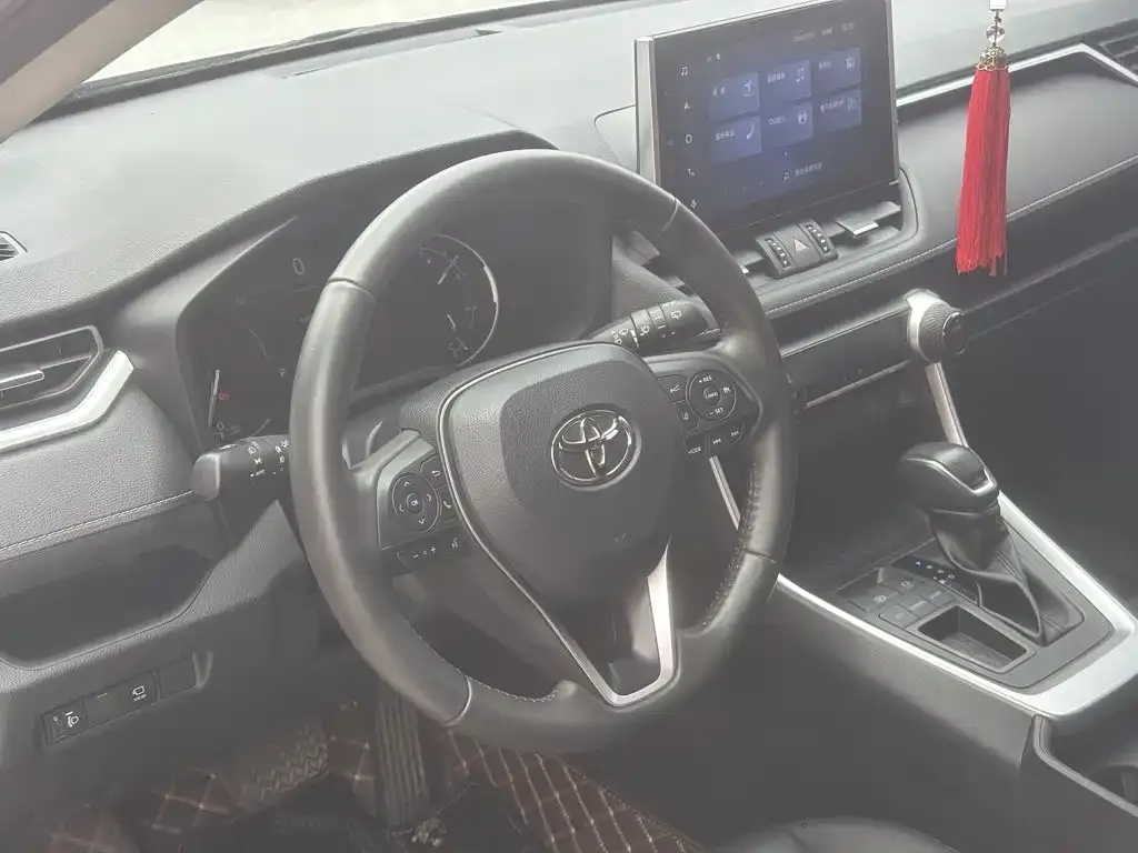 Toyota RAV4 — фото 3