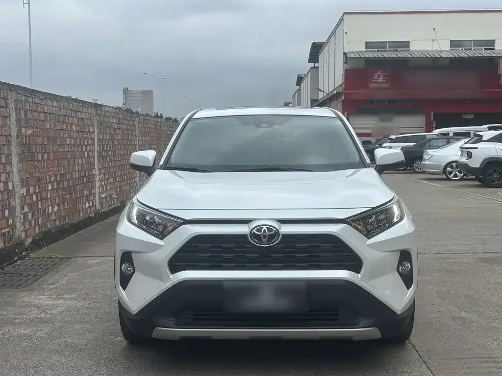 Toyota RAV4 — фото 7