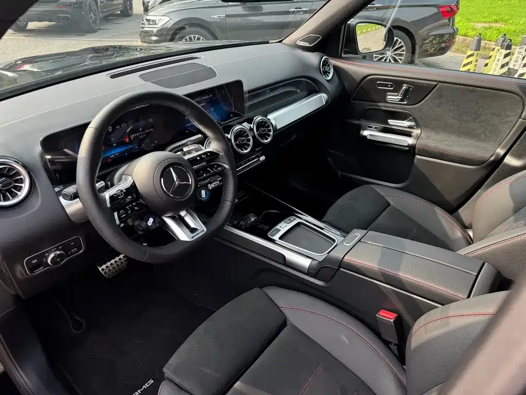 Mercedes-Benz GLB AMG — фото 4
