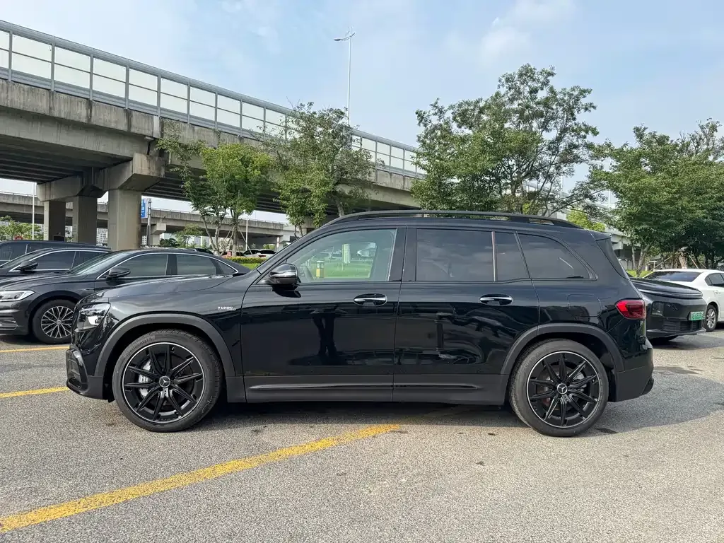 Mercedes-Benz GLB AMG — фото 10