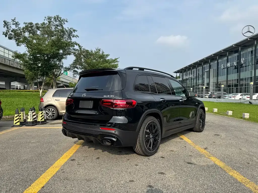 Mercedes-Benz GLB AMG — фото 3