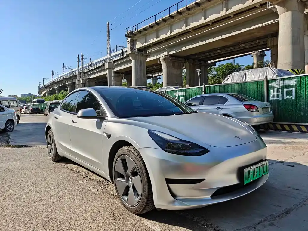 Tesla Model 3 — фото 5