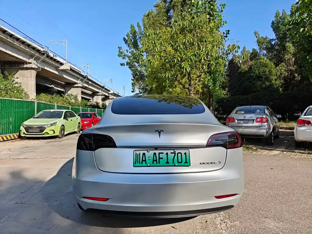 Tesla Model 3 — фото 10